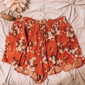 Floral stretchy shorts